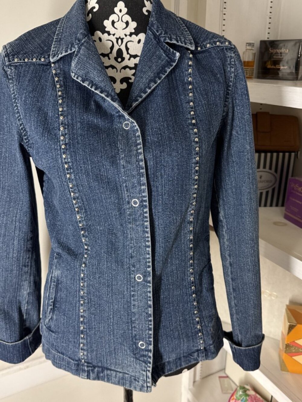 VTG Dismero Jeans Women's Top Medium Blue Denim Studded snap front shirt